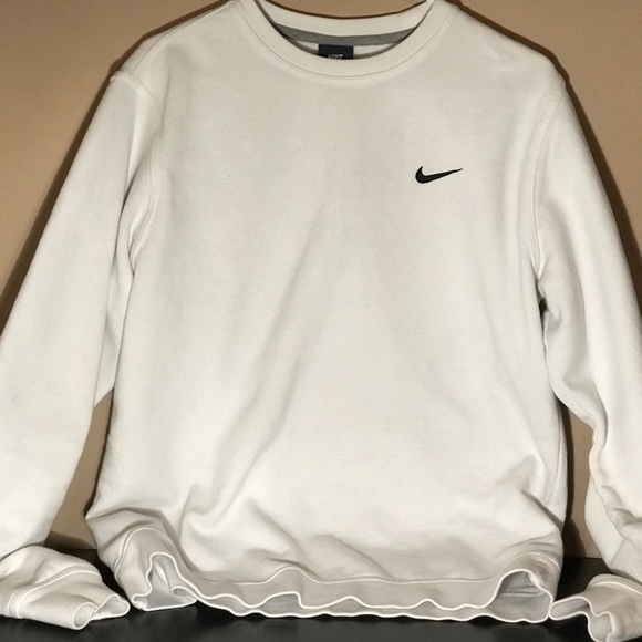 white nike crewneck sweatshirt